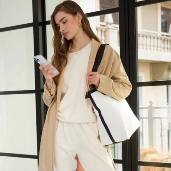 Walter Baker Day Tripper NWT Carly Bag Natural White Canvas • Vegan Leather Tote - Picture 2 of 6